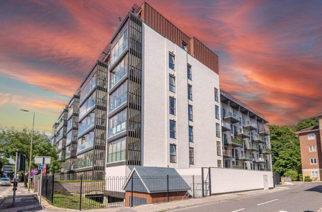 1 bedroom apartment for sale in Grand View, 296 Farnborough Road, Farnborough GU14 7GZ, GU14