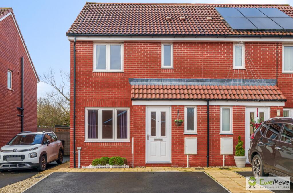 3 bedroom semidetached house for sale in Brickworth Place, Coate, SN3