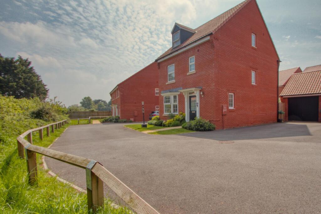 4 bedroom detached house for sale in 38 Stawell Road, Lydeard