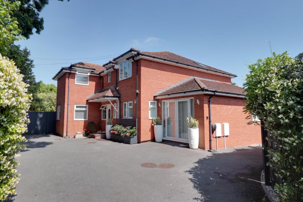 Main image of property: Exeter Road, Exmouth, EX8 3DZ