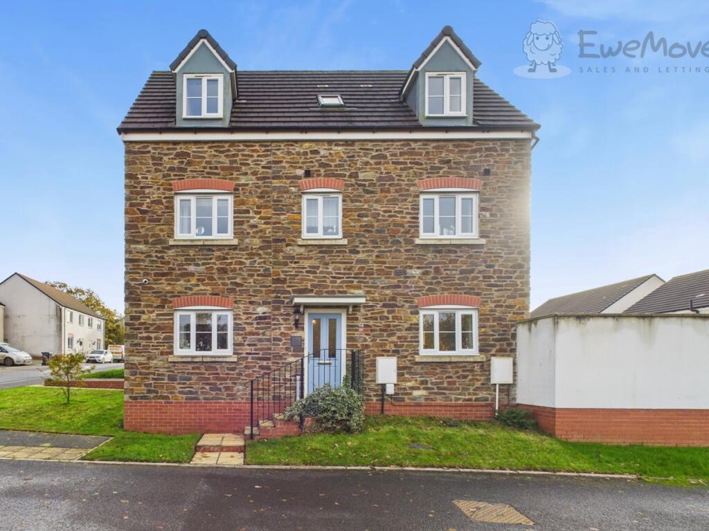 4 bedroom detached house