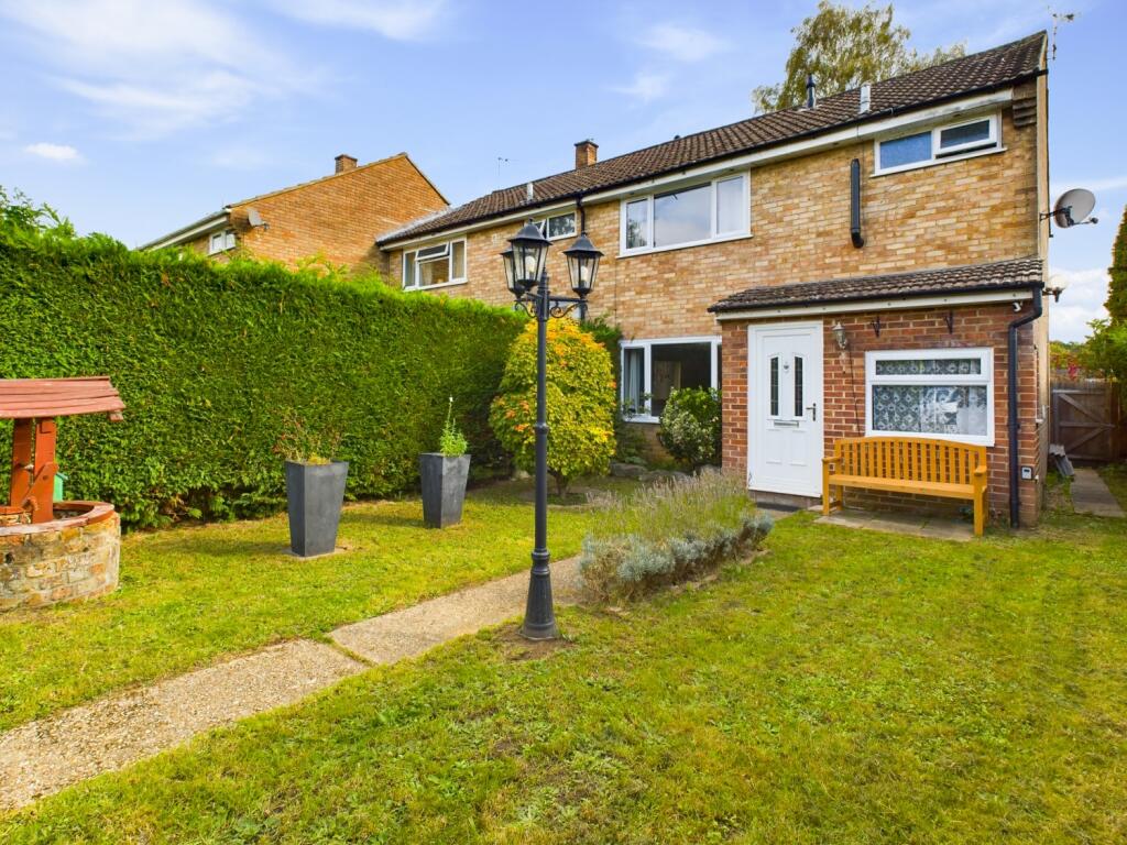 3 bedroom end of terrace house for sale in Robinson Way, Bordon
