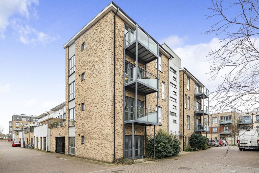 2 bedroom apartment for sale in Scholars Walk, Cambridge