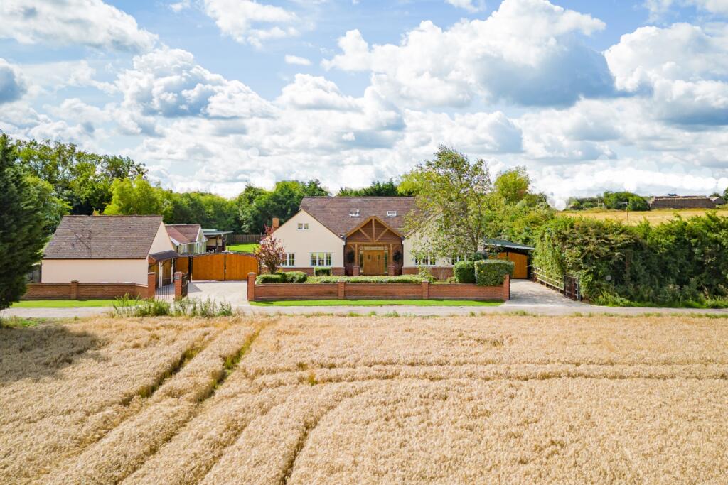 5 bedroom detached house for sale in North Fambridge, Chelmsford, Essex