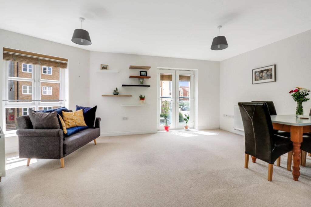 Main image of property: 53 Stadium Approach, Aylesbury