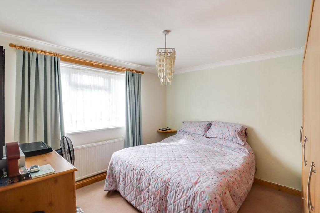 3 bedroom semidetached house for sale in Bravington Close, Shepperton