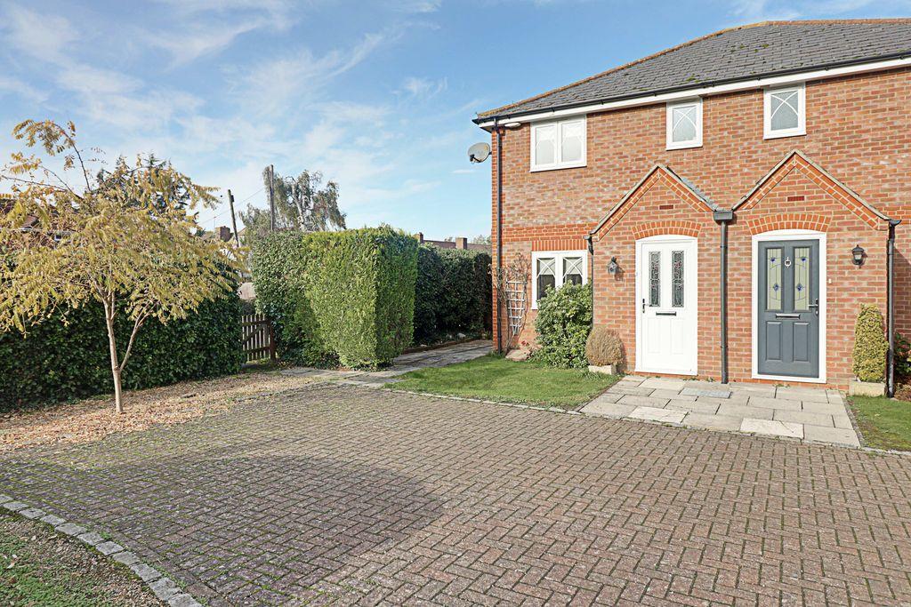2 bedroom semidetached house for sale in Claydons Place, Longwick HP27