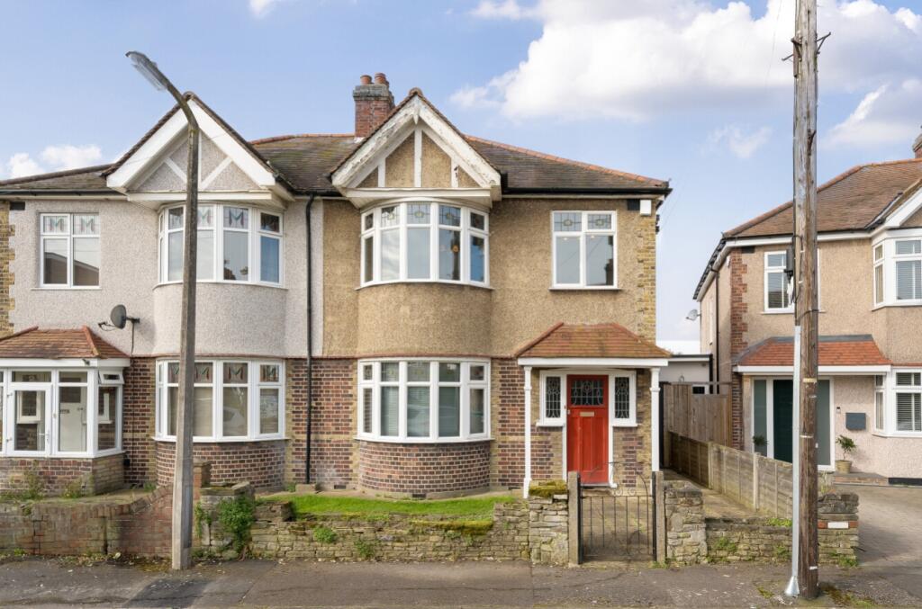 3 bedroom semidetached house for sale in Carlton Crescent, Cheam