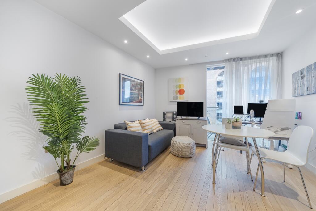 Main image of property: Park Vista Tower, 5 Cobblestone Square, London, Greater London, E1W