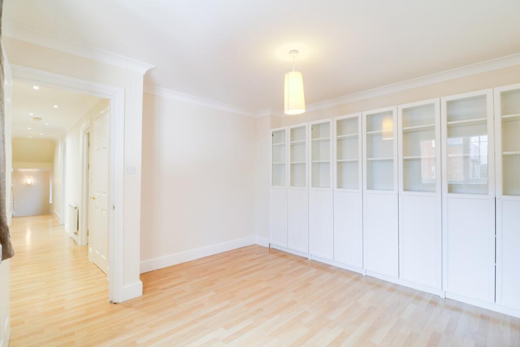 Main image of property: 778-780 High Road, London, N12