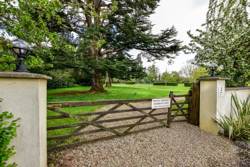 Additional property image - Highfield Lane, Tyttenhanger, St. Albans