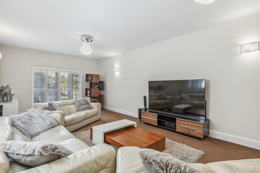 Additional property image - Ragged Hall Lane, St. Albans, AL2