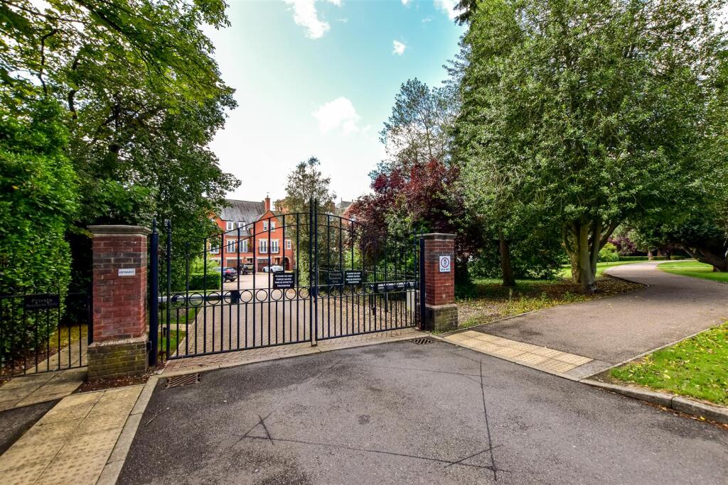 Additional property image - Boyes Crescent, Napsbury Park, AL2