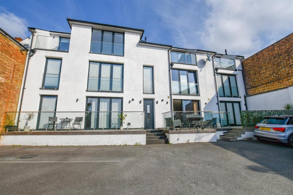 Main image of property: Victoria Street, St Albans, Hertfordshire, AL1
