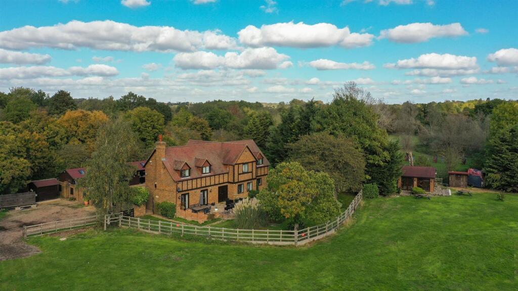 Main image of property: Old Parkbury Lane, Colney Street, AL2