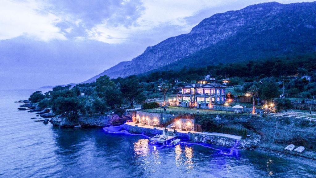 8 bedroom detached house for sale in Akyaka, Marmaris, Mugla, Turkey