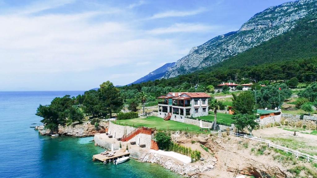 8 bedroom detached house for sale in Akyaka, Marmaris, Mugla, Turkey