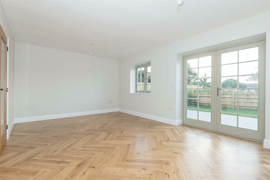 Additional property image - East Avenue, Goring-By-Sea, BN12 4DD