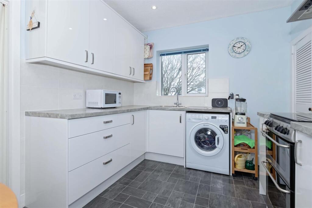Additional property image - Sea Place, Goring-By-Sea, Worthing
