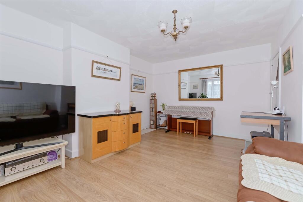 Additional property image - Sea Place, Goring-By-Sea, Worthing