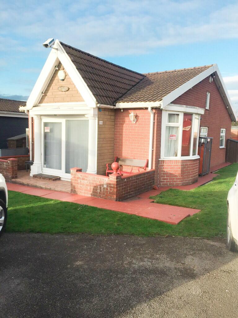 2 bedroom bungalow for sale in Wilsthorpe, Bridlington, East Yorkshire