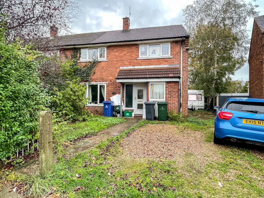 3 bedroom semidetached house for sale in Birch Road, Cantley