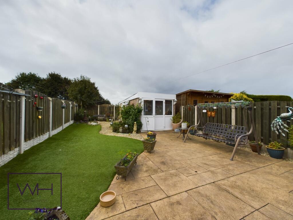 3 bedroom semidetached house for sale in Oakworth View, Halfway