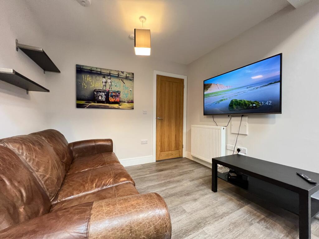 3 bedroom apartment for rent in Flat , - William Road, West Bridgford, Nottingham, NG2