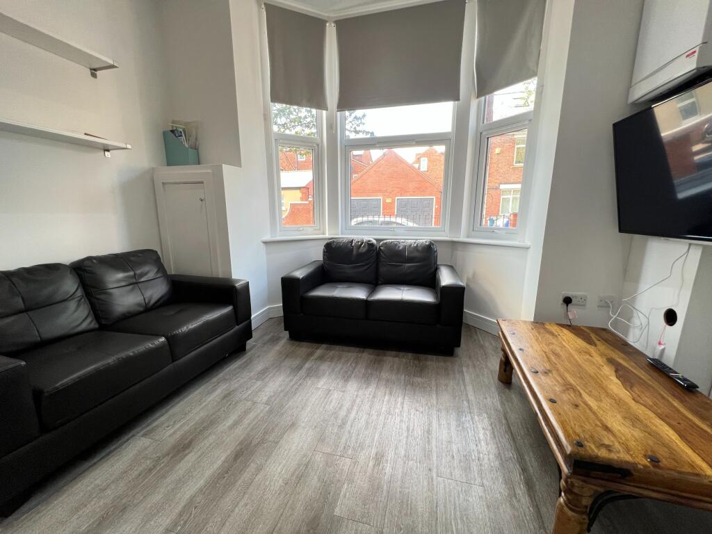 Main image of property: 8A Charnwood Grove, West Bridgford, Nottingham