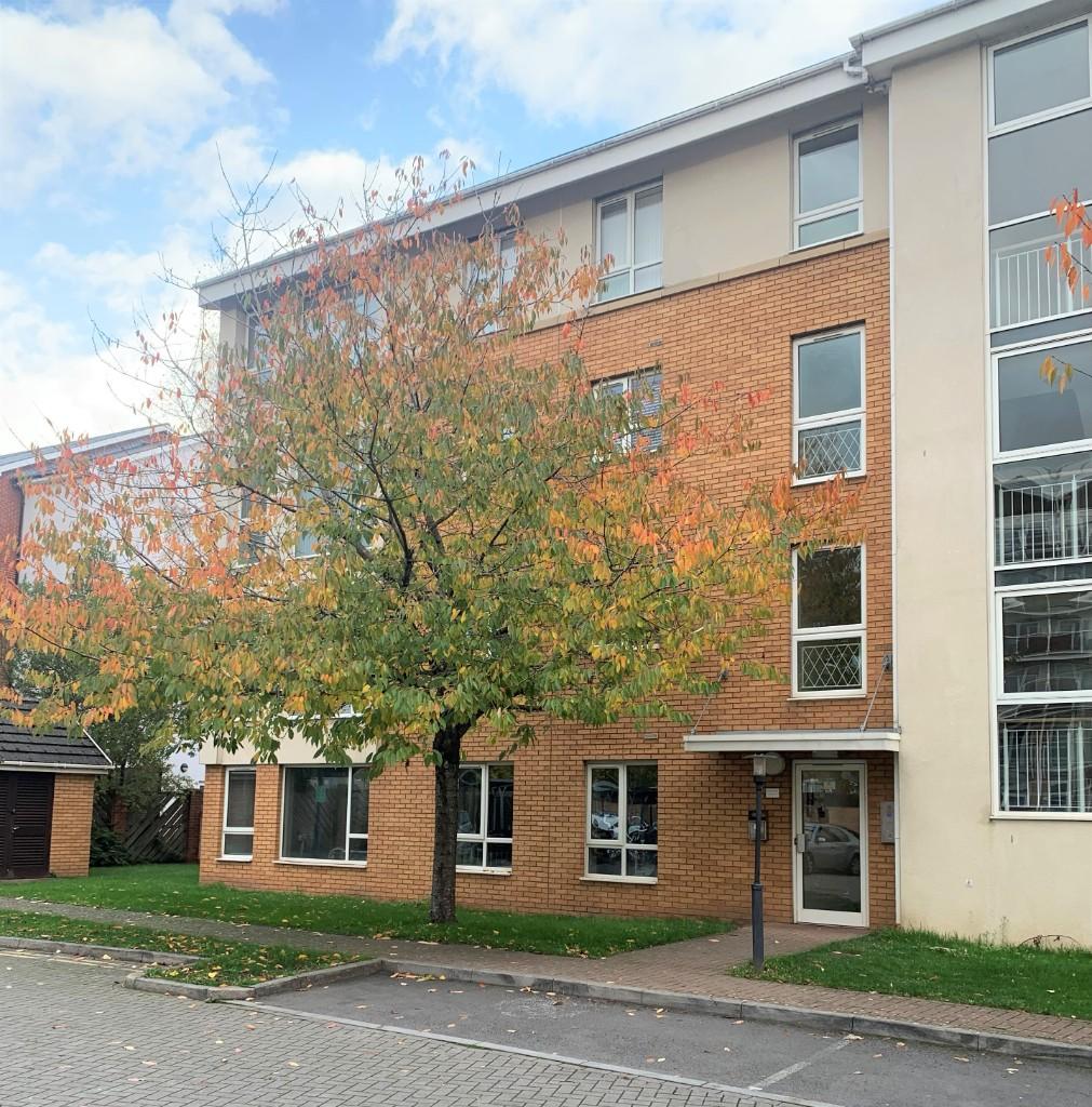 2 bedroom ground floor flat for sale in Reresby Court, Heol Glan
