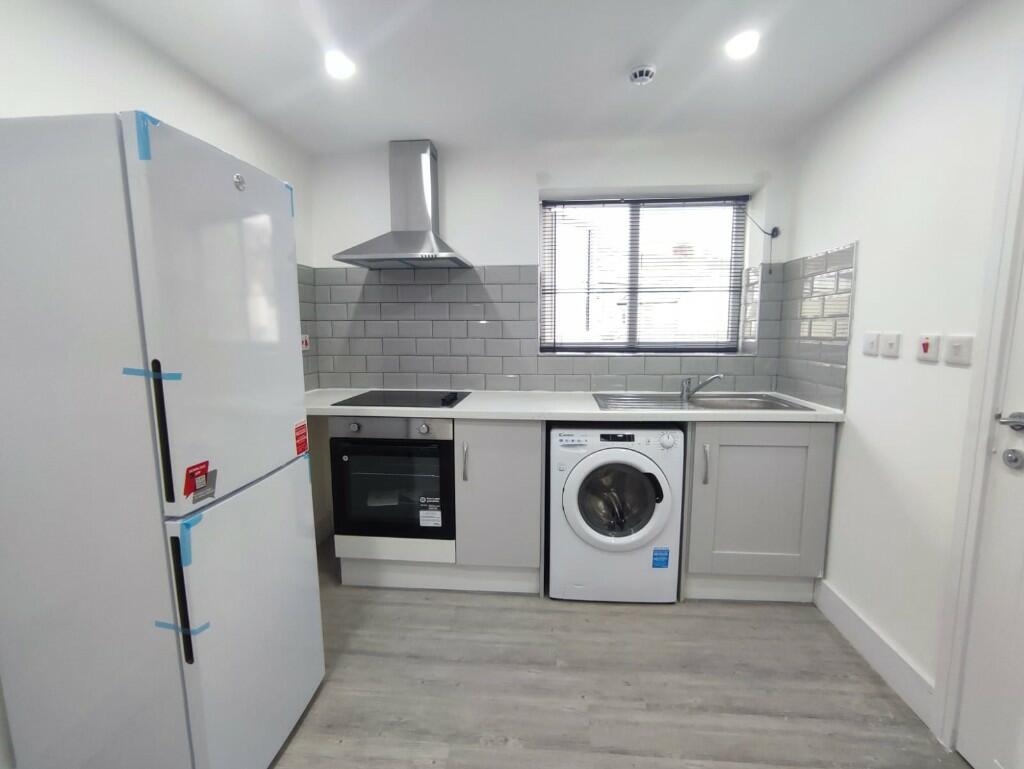 2 bedroom flat for rent in Broadway, Cardiff(City), CF24