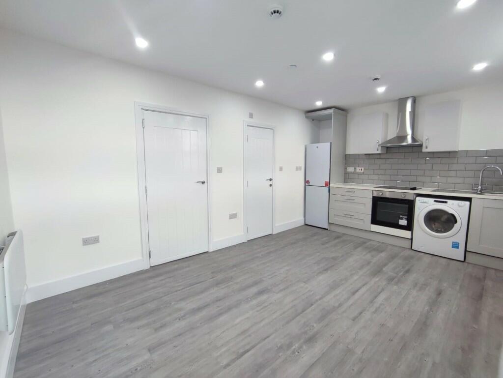 3 bedroom duplex for rent in Broadway, Cardiff(City), CF24