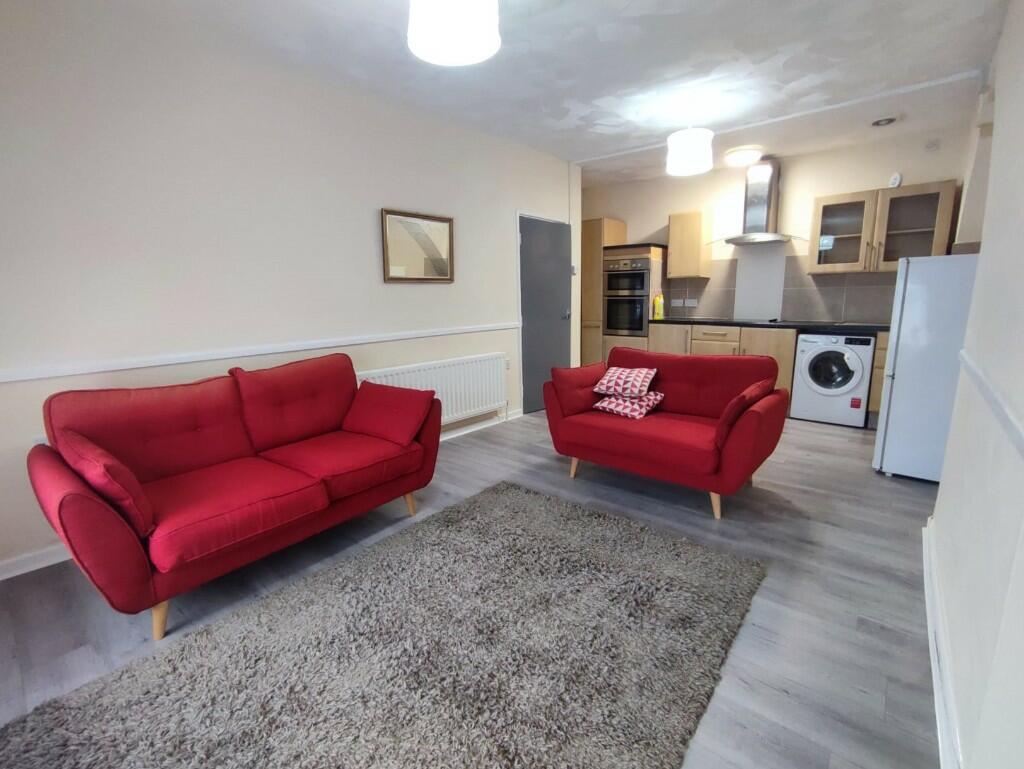2 bedroom flat for rent in Clare Street, Cardiff(City), CF11