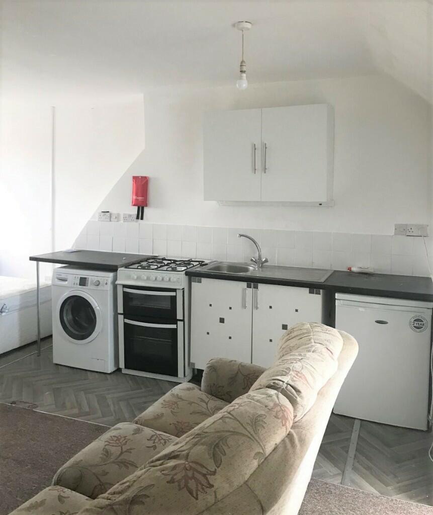 Studio flat for rent in Clive Street, Cardiff(City), CF11