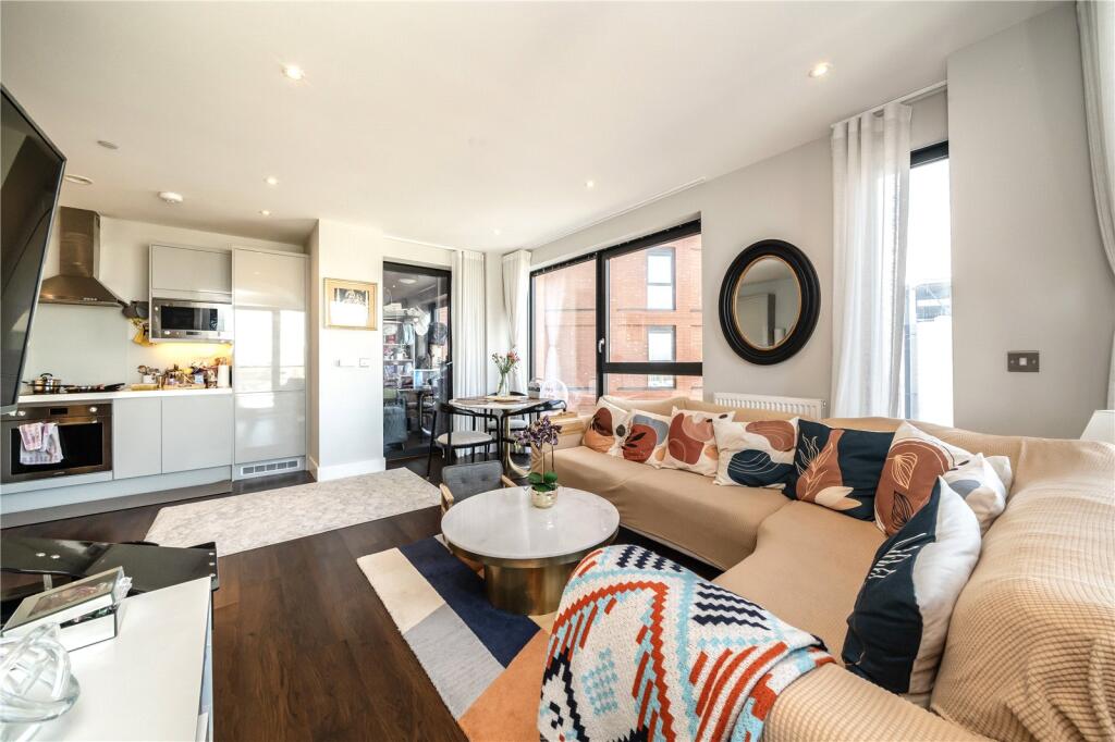 Main image of property: Avalon Point, 1 Silvocea Way, London, E14