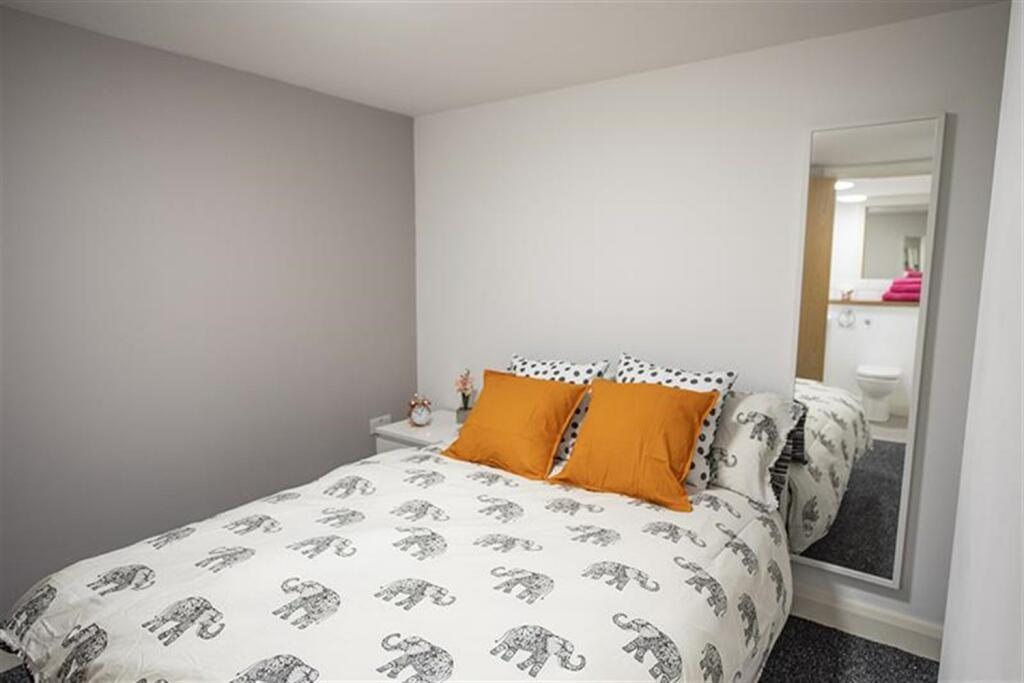 Main image of property: Edge Lane, Liverpool, L7 5NA