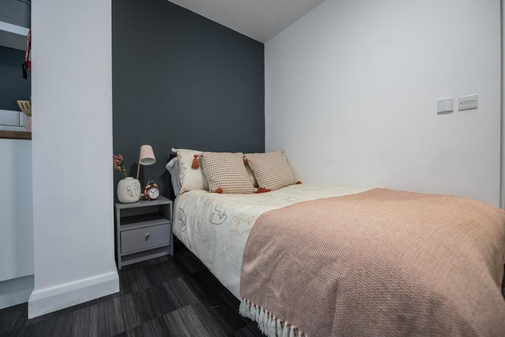 Main image of property: Edge Lane, Liverpool, L7 5NA