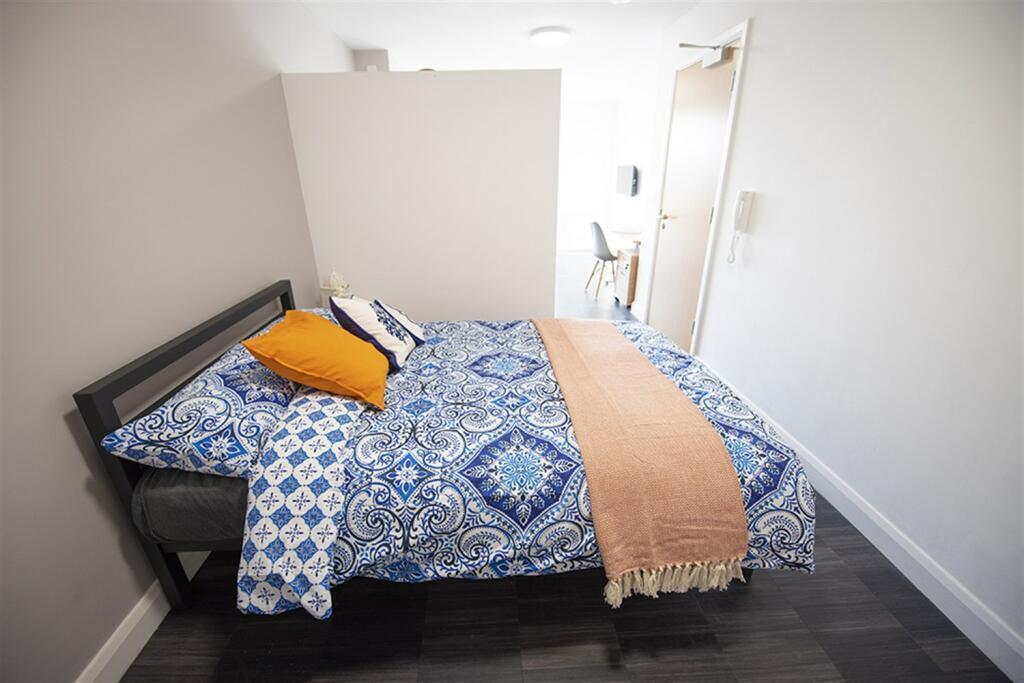 Main image of property: Edge Lane, Liverpool, L7 5NA