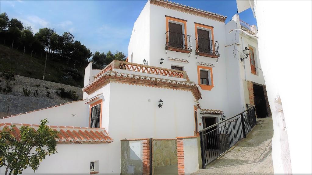 3 bedroom town house for sale in Salares, Málaga, Andalusia, Spain