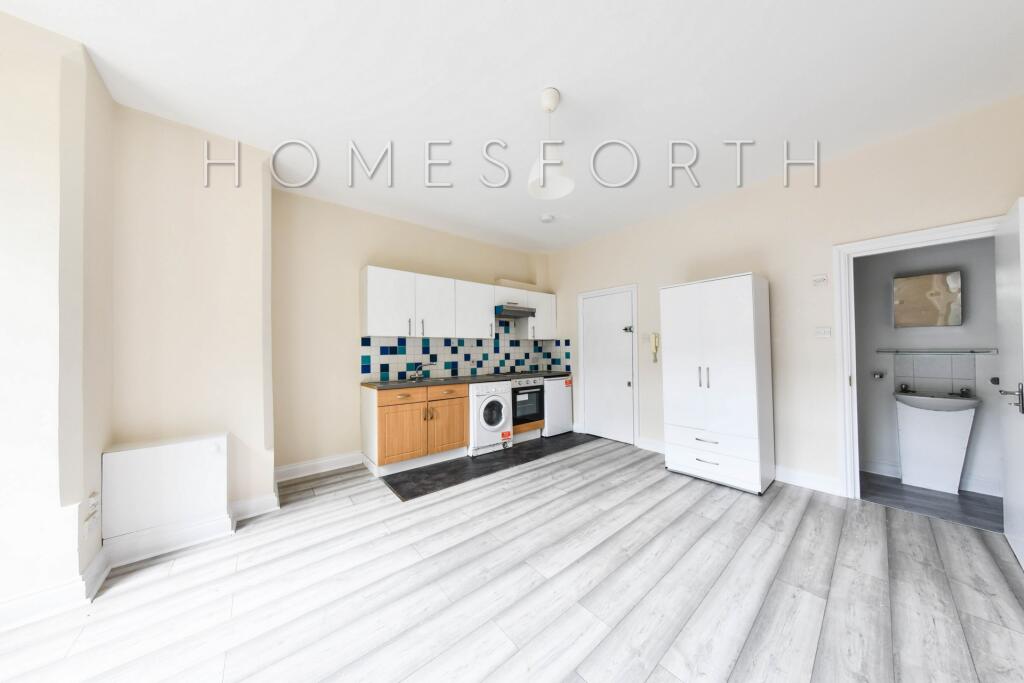 Studio flat for rent in Grosvenor Gardens, Willesden Green, NW2