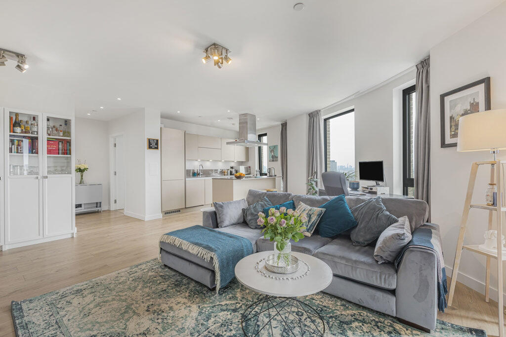 Main image of property: Williamsburg Plaza, London, E14