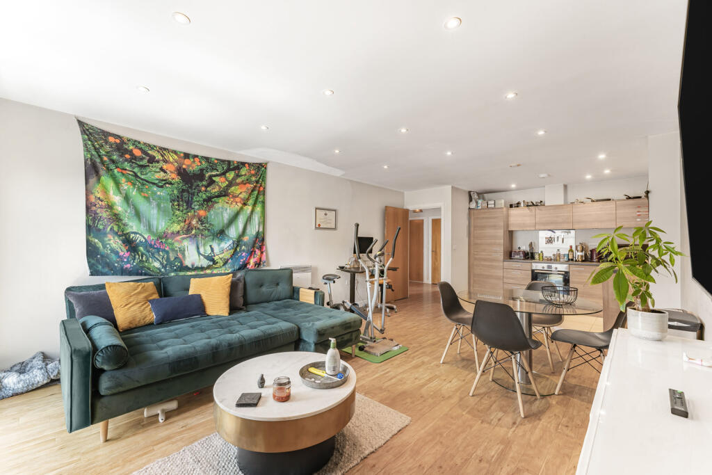 Main image of property: Commercial Road, London, E14