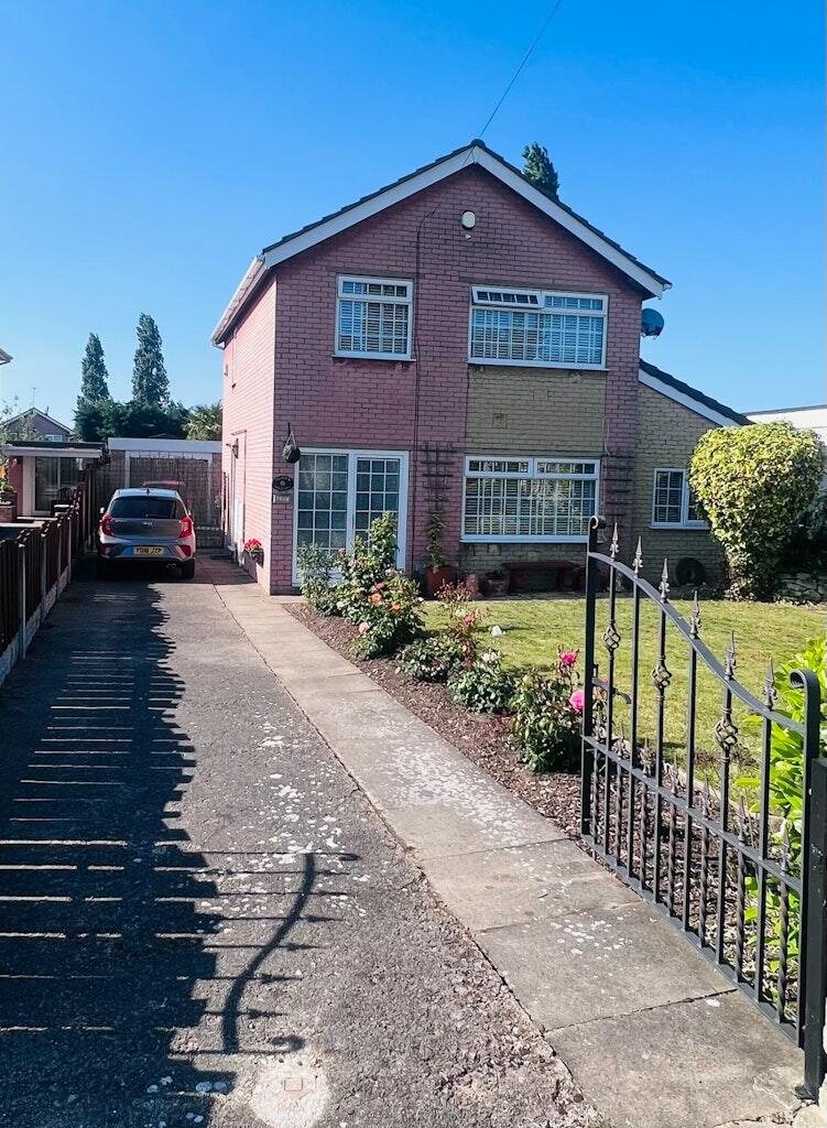 4 bedroom detached house for sale in Beckett Road, Doncaster, DN2