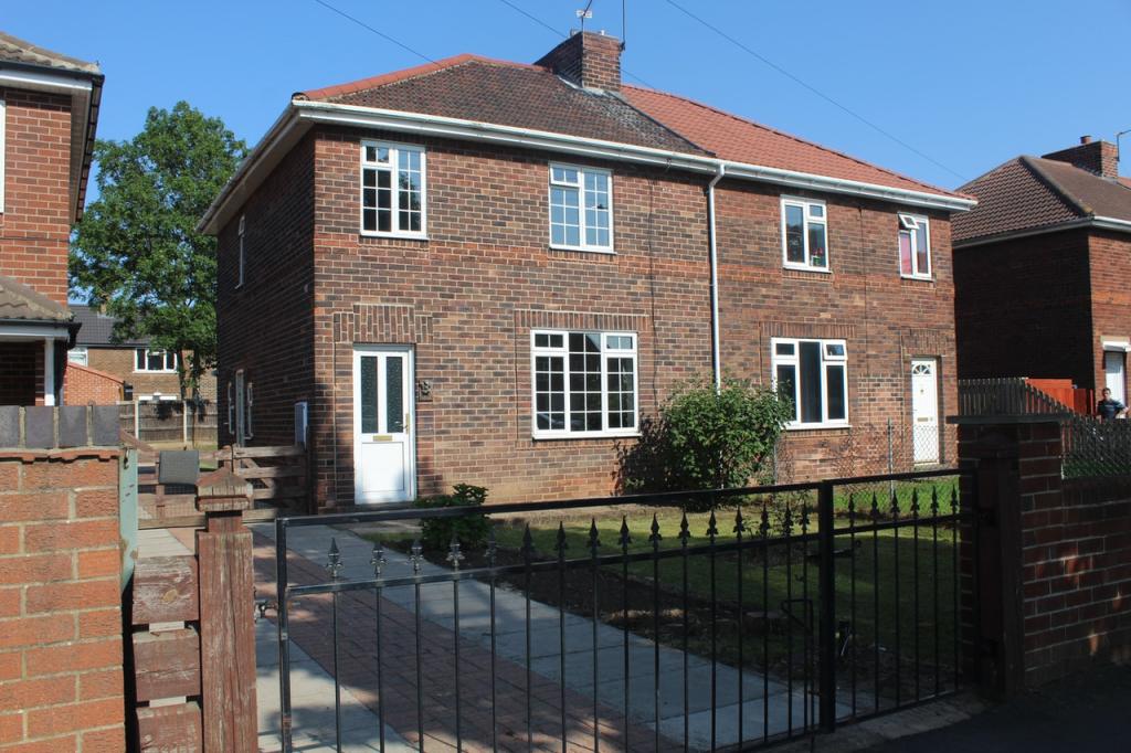 3 bedroom semidetached house for sale in Hatfield Lane, Doncaster, DN3