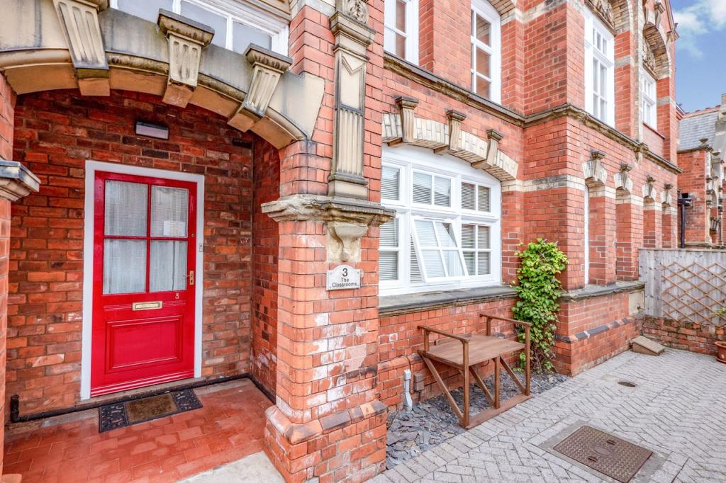 2 bedroom terraced house for sale in Barcroft Street, Cleethorpes, DN35