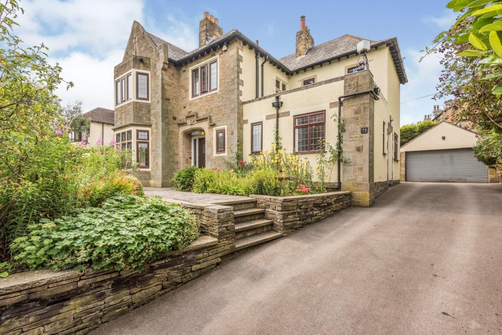 4 bedroom detached house for sale in Church Lane, Pudsey, LS28
