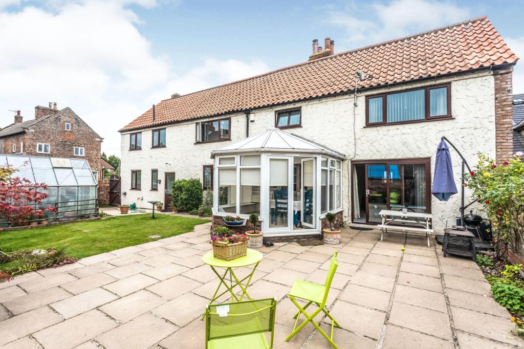 4 bedroom detached house for sale in Pinfold Hill, Wistow, Selby, YO8