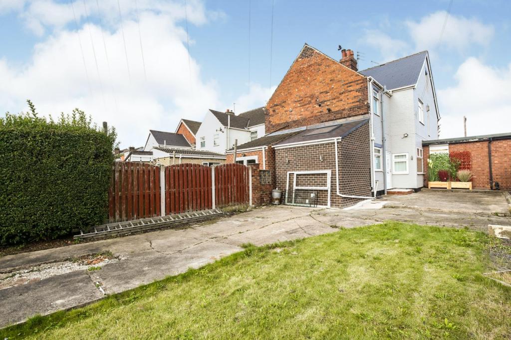 3 bedroom semidetached house for sale in Aughton Road, Swallownest