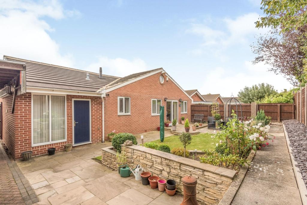 2 bedroom bungalow for sale in Coppice Close, Wakefield, WF1