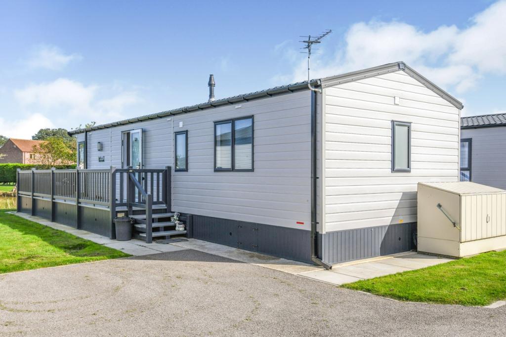 2 bedroom mobile home for sale in Grange Farm Park, Maltby le Marsh